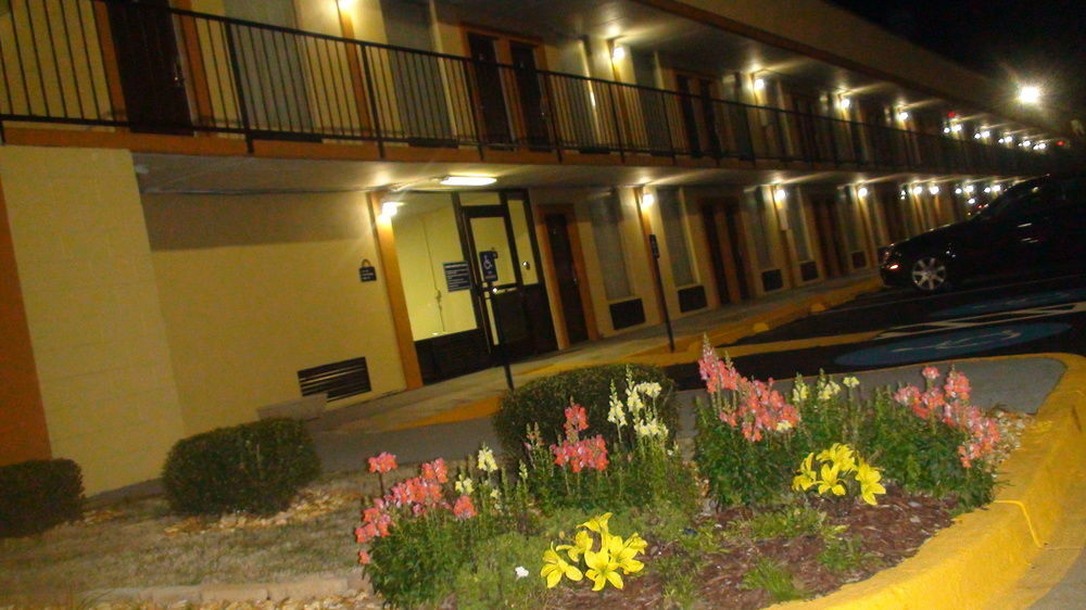 Days Inn By Wyndham Madison Luaran gambar