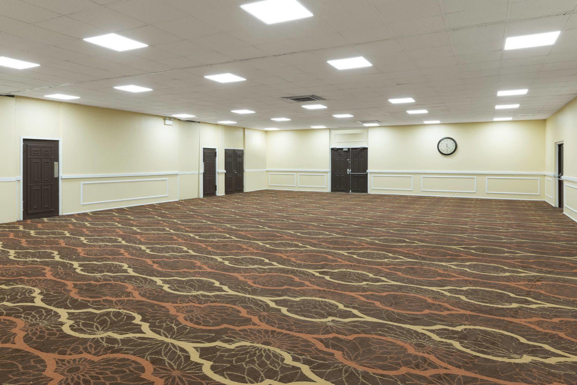 Days Inn By Wyndham Madison Luaran gambar