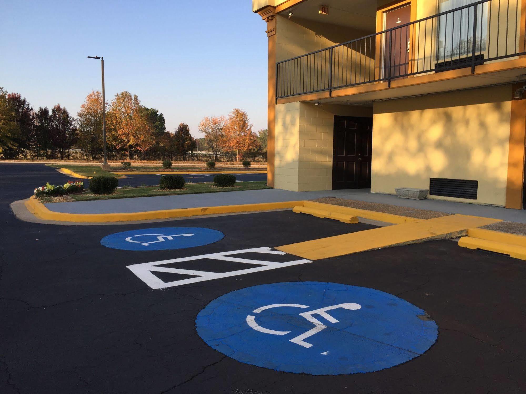 Days Inn By Wyndham Madison Luaran gambar